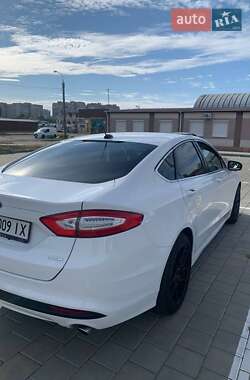 Седан Ford Fusion 2013 в 
