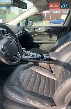 Седан Ford Fusion 2013 в 