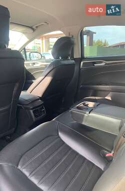 Седан Ford Fusion 2013 в 