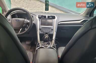 Седан Ford Fusion 2016 в 