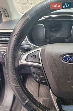 Седан Ford Fusion 2016 в 