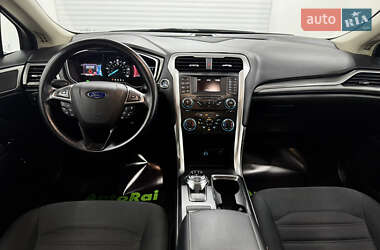 Седан Ford Fusion 2016 в 