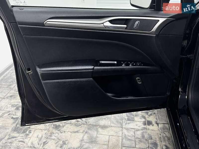 Седан Ford Fusion 2016 в Одесі