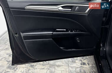 Седан Ford Fusion 2016 в 