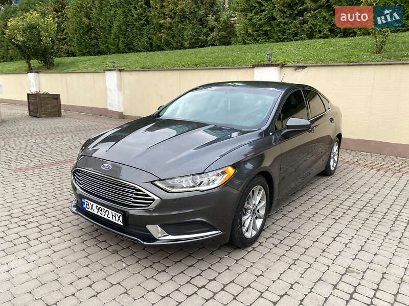Седан Ford Fusion 2016 в Острозі