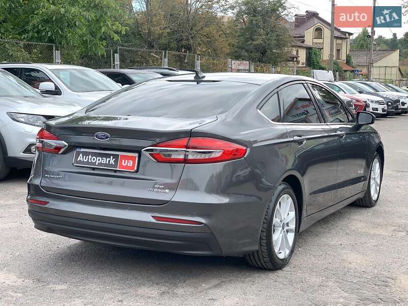 Седан Ford Fusion 2018 в Виннице