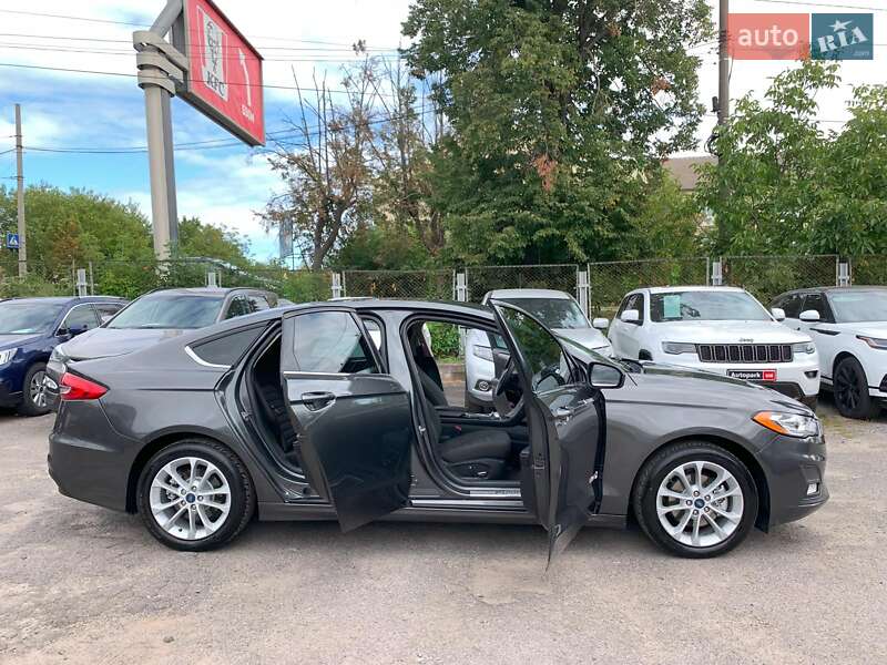 Седан Ford Fusion 2018 в Виннице