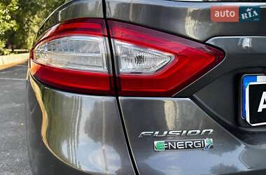 Седан Ford Fusion 2014 в 
