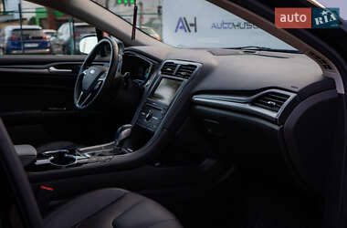 Седан Ford Fusion 2015 в 