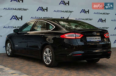 Седан Ford Fusion 2015 в 