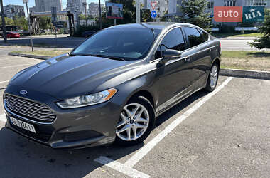 Седан Ford Fusion 2015 в 