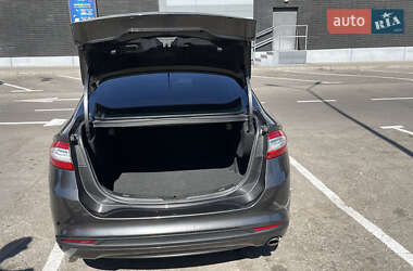 Седан Ford Fusion 2015 в 