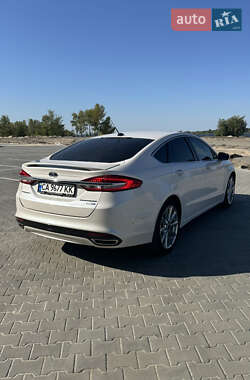 Седан Ford Fusion 2017 в 