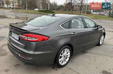 Седан Ford Fusion 2019 в 