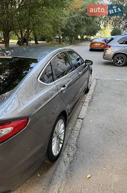 Седан Ford Fusion 2013 в 