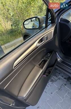 Седан Ford Fusion 2013 в 