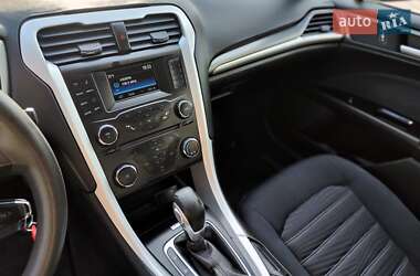 Седан Ford Fusion 2015 в 