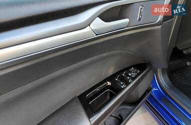 Седан Ford Fusion 2015 в 