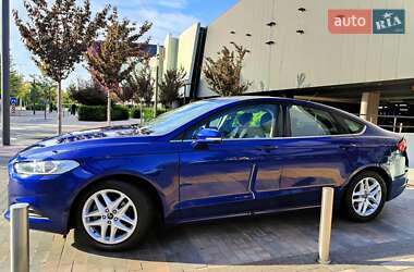 Седан Ford Fusion 2015 в 