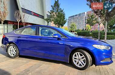 Седан Ford Fusion 2015 в 