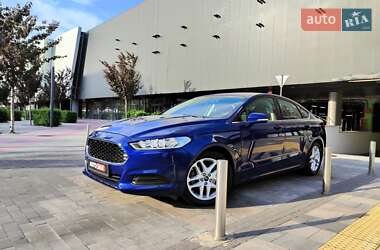 Седан Ford Fusion 2015 в 