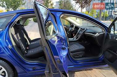 Седан Ford Fusion 2015 в 