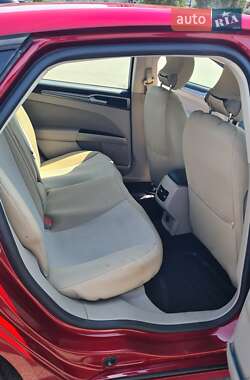 Седан Ford Fusion 2017 в 