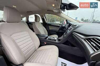 Седан Ford Fusion 2019 в 