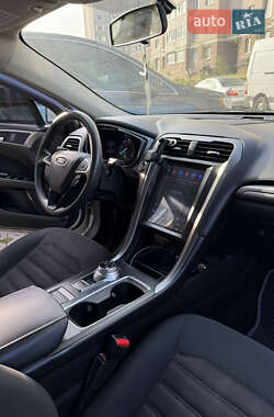 Седан Ford Fusion 2017 в 
