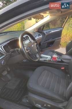 Седан Ford Fusion 2015 в 
