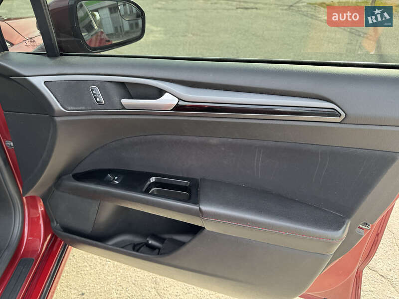 Седан Ford Fusion 2015 в Кременчуці