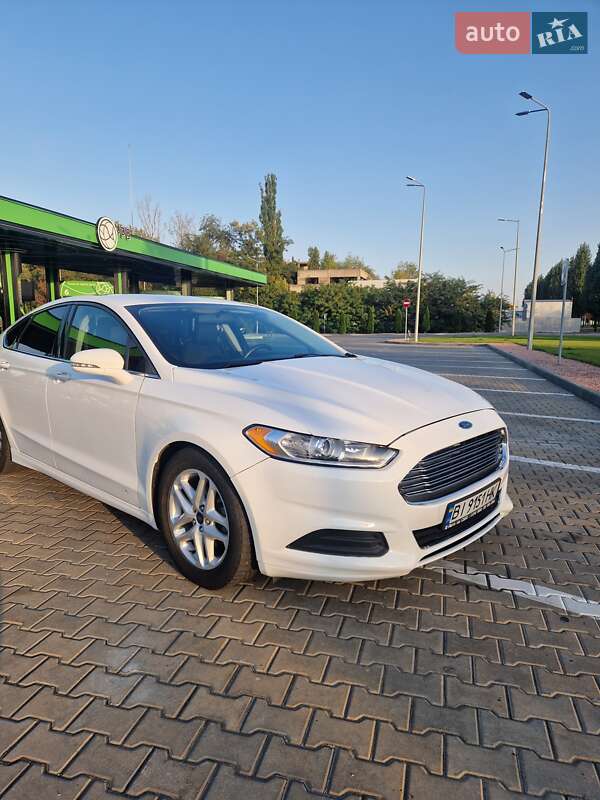 Седан Ford Fusion 2015 в Кременчуці
