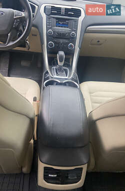 Седан Ford Fusion 2015 в 