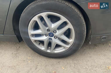 Седан Ford Fusion 2015 в 