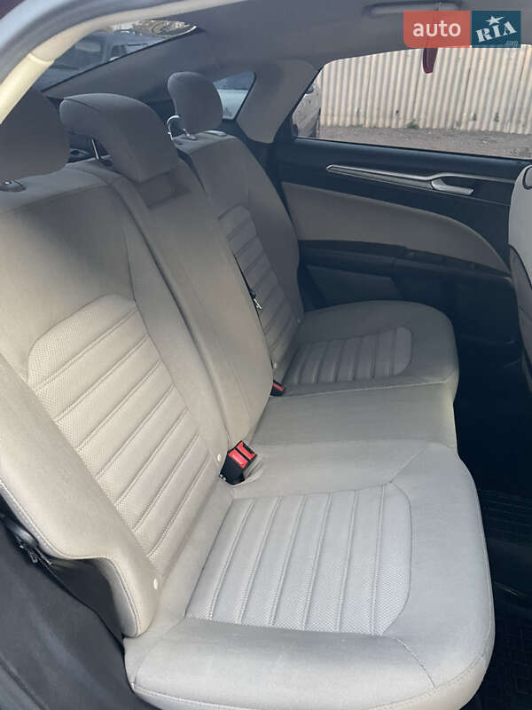 Седан Ford Fusion 2016 в Снігурівці