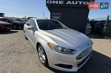 Седан Ford Fusion 2016 в 