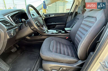Седан Ford Fusion 2016 в 