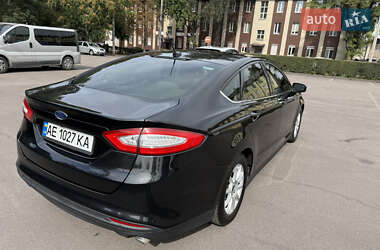 Седан Ford Fusion 2015 в 