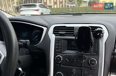 Седан Ford Fusion 2015 в 