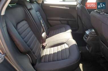 Седан Ford Fusion 2016 в 