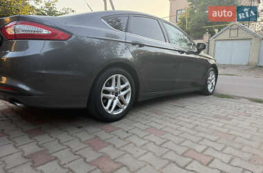 Седан Ford Fusion 2015 в 