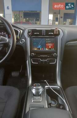 Седан Ford Fusion 2016 в 