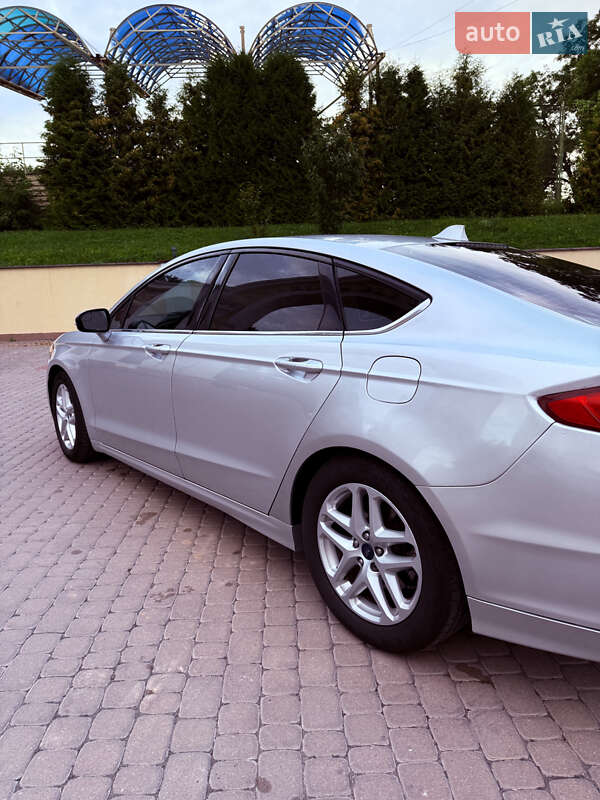 Седан Ford Fusion 2014 в Острозі