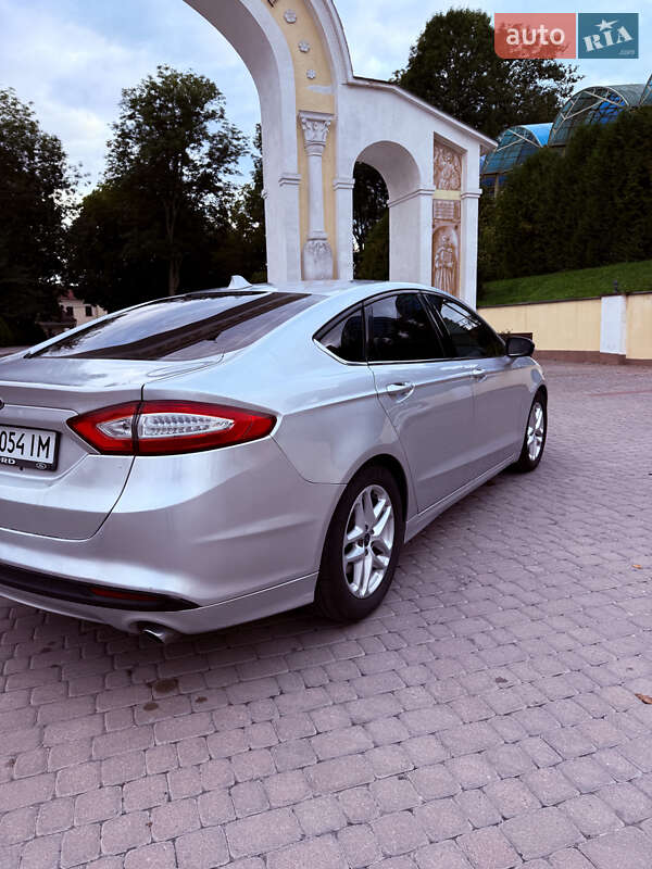 Седан Ford Fusion 2014 в Острозі