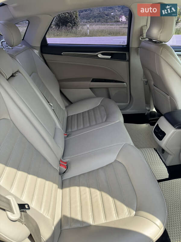 Седан Ford Fusion 2016 в Мукачевому