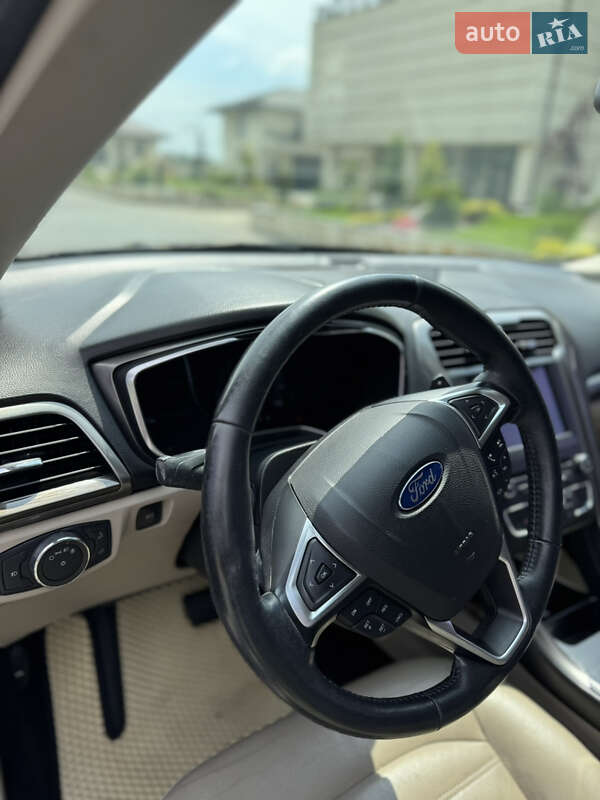Седан Ford Fusion 2016 в Мукачевому