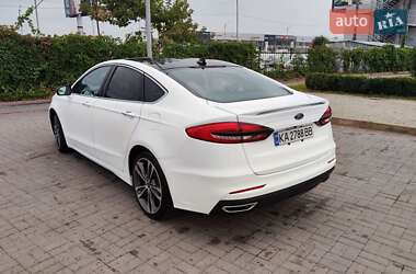 Седан Ford Fusion 2018 в 