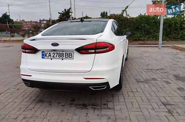 Седан Ford Fusion 2018 в 