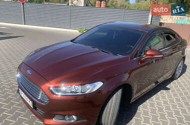 Седан Ford Fusion 2015 в 