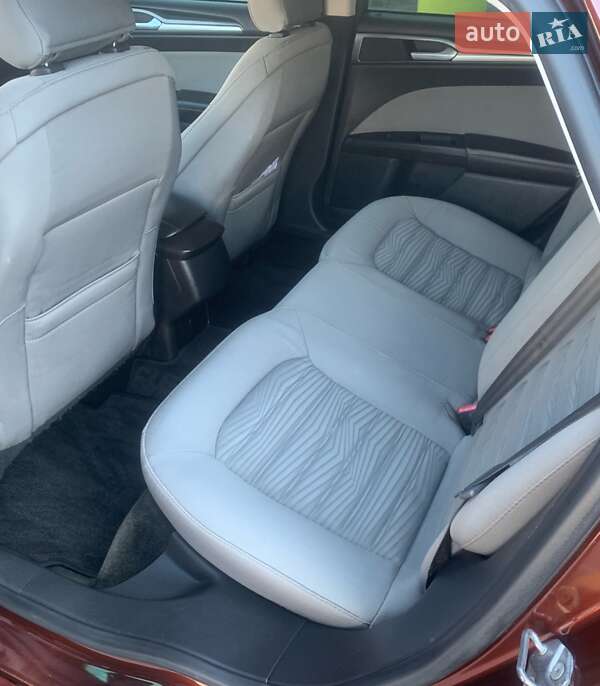 Седан Ford Fusion 2015 в Вишневому